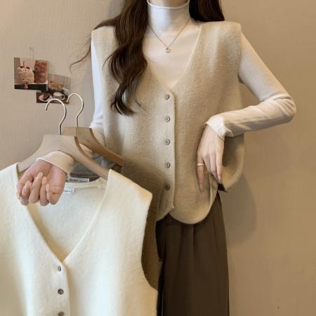 FA51168# 大码女装新简约百搭V领纯色内搭毛衣马甲柔软单排扣坎肩 服裝批發女裝批發服飾貨源