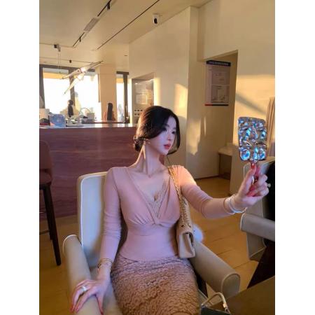 FA51209# 纯欲风御姐法式新款高级设计感蕾丝拼接v领收腰长袖t恤圣诞 服裝批發女裝批發服飾貨源