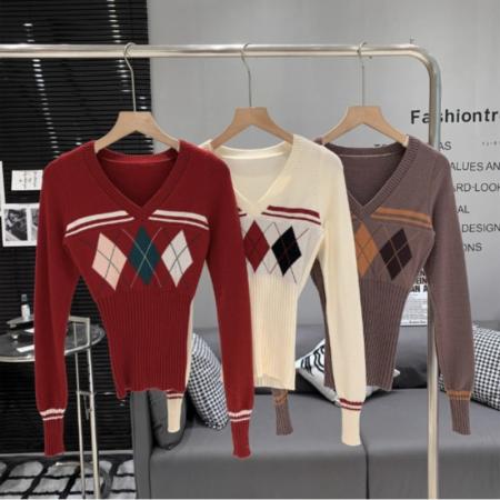 FA51268# 辣妹复古撞色菱格针织毛衣女秋冬修身套头上衣设计感小众显瘦长袖 服裝批發女裝批發服飾貨源