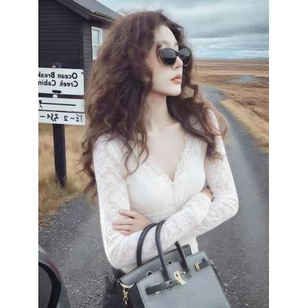 FA51326# 法式独特小上衣时尚洋气冷淡系高级感春秋款白色蕾丝V领上衣 服裝批發女裝批發服飾貨源