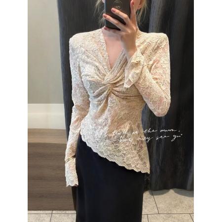 FA51566# 加绒加厚纯欲设计感扭结V领不规则蕾丝衫女秋冬修身显瘦内搭打底 服裝批發女裝批發服飾貨源