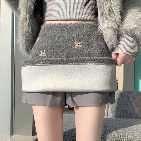 FA51629# 防走光高腰包臀半身裙女秋冬刺绣蝴蝶结短裙氛围感毛呢裙子 服裝批發女裝批發服飾貨源