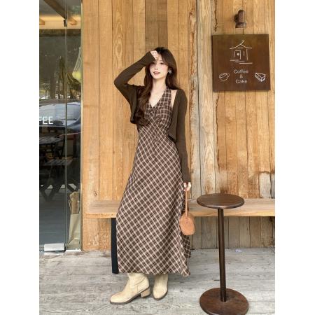 FA51780# 温柔风秋冬新款连衣裙设计感别致格纹挂脖吊带裙百搭开衫 服裝批發女裝批發服飾貨源