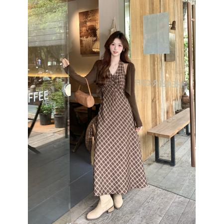 FA51780# 温柔风秋冬新款连衣裙设计感别致格纹挂脖吊带裙百搭开衫 服裝批發女裝批發服飾貨源