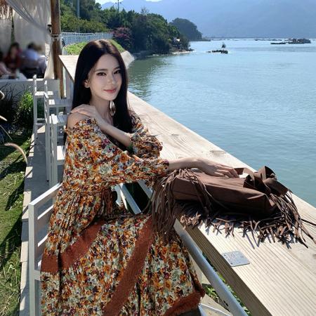 FA51784# 度假风露肩碎花裙复古长袖连衣裙大码遮肉波西米亚流苏裙 服裝批發女裝批發服飾貨源