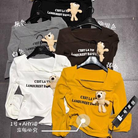 FA51801# 配公仔冬季韩版修身镂空字母印花长袖T恤女磨毛短款上衣女 服裝批發女裝批發服飾貨源