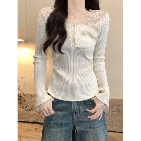 FA51863# 蕾丝纽扣拼接V领长袖t恤女冬季新款褶皱收腰显瘦温柔风打底衫上衣 服裝批發女裝批發服飾貨源