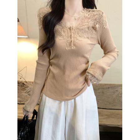 FA51863# 蕾丝纽扣拼接V领长袖t恤女冬季新款褶皱收腰显瘦温柔风打底衫上衣 服裝批發女裝批發服飾貨源