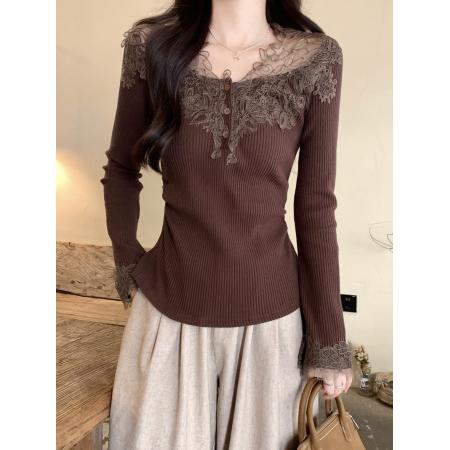 FA51863# 蕾丝纽扣拼接V领长袖t恤女冬季新款褶皱收腰显瘦温柔风打底衫上衣 服裝批發女裝批發服飾貨源