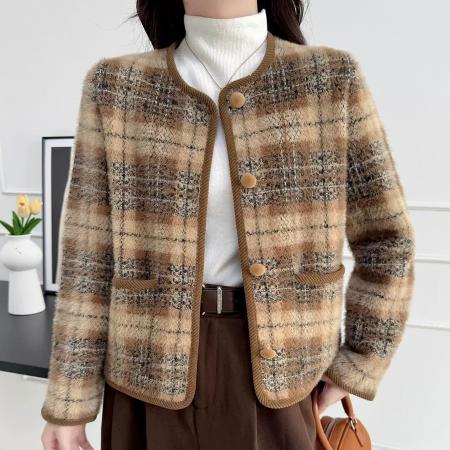 FA51899# 小香风格子短款水貂毛休闲外套女秋冬新款设计感针织开衫上衣 服裝批發女裝批發服飾貨源