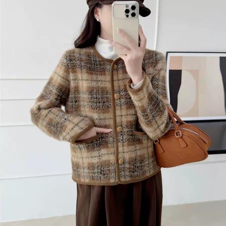 FA51899# 小香风格子短款水貂毛休闲外套女秋冬新款设计感针织开衫上衣 服裝批發女裝批發服飾貨源
