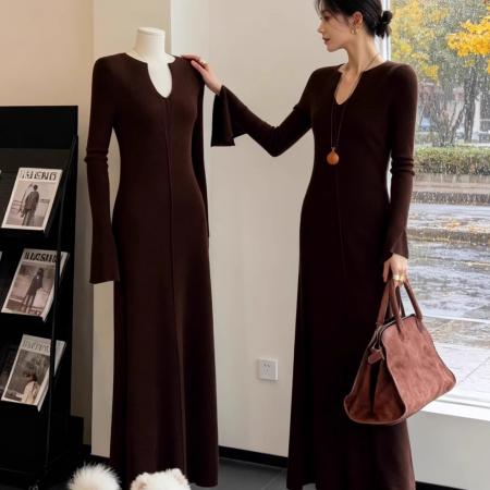 FA51920# 赫本风高级感气质v领针织连衣裙子女秋冬配大衣修身内搭打底长裙 服裝批發女裝批發服飾貨源
