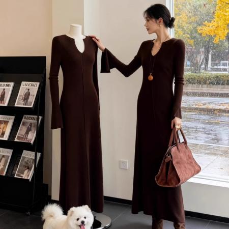 FA51920# 赫本风高级感气质v领针织连衣裙子女秋冬配大衣修身内搭打底长裙 服裝批發女裝批發服飾貨源