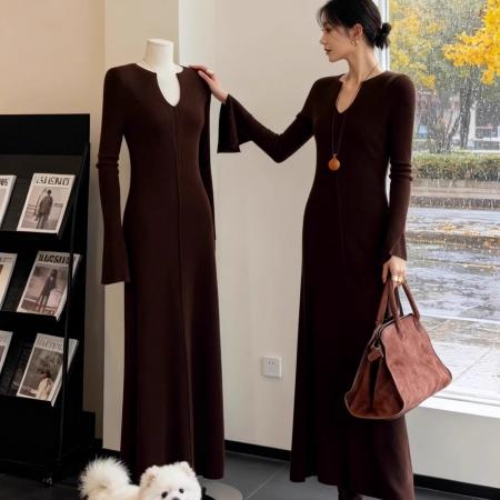 FA51920# 赫本风高级感气质v领针织连衣裙子女秋冬配大衣修身内搭打底长裙 服裝批發女裝批發服飾貨源