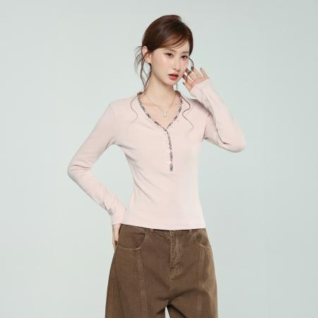 FA51970# 粉色格子v领正肩长袖t恤女秋冬季修身新款内搭打底衫上衣 服裝批發女裝批發服飾貨源