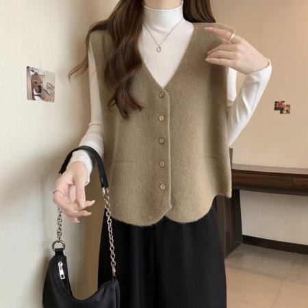 FA51978# 大码女装新简约百搭V领纯色内搭毛衣马甲柔软单排扣坎肩 服裝批發女裝批發服飾貨源