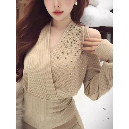 FA52133# 法式高级感烫钻露肩挂脖上衣女冬季新款加厚小衫设计感小众  服裝批發女裝批發服飾貨源