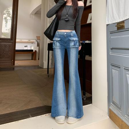 低腰显瘦微弹牛仔微喇叭裤女新款单侧铆钉立体袋长裤女  服裝批發女裝批發服飾貨源