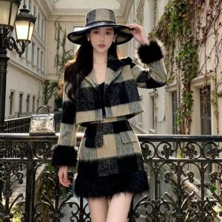 格子小香风套装女冬季新款小个子加棉加厚毛呢短外套半身裙两件套  服裝批發女裝批發服飾貨源
