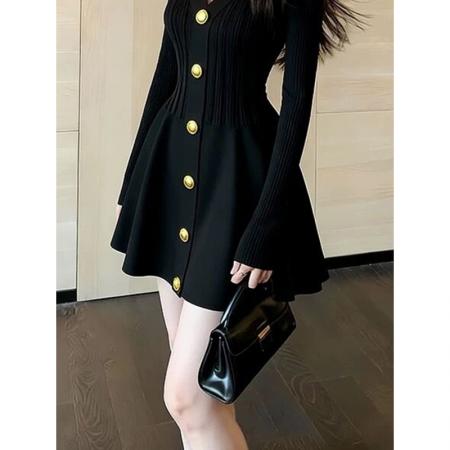 FA52338# 法式赫本风富家千金贵气感内搭短裙高级感黑色花苞V领连衣裙女冬  服裝批發女裝批發服飾貨源