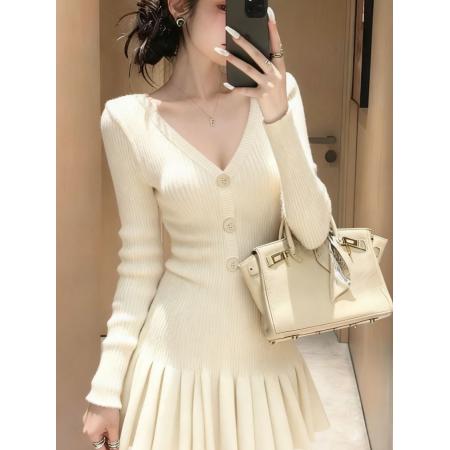 FA52339# 法式v领白色针织连衣裙子女秋冬季新款小个子气质收腰a字短裙  服裝批發女裝批發服飾貨源
