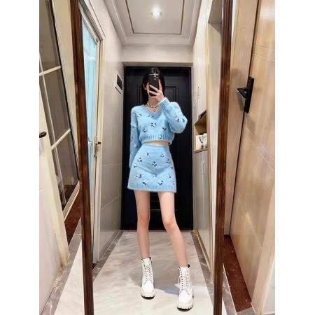 FA52341# 小个子秋冬新款软奶系V领针织套装女高级感显瘦毛衣半身裙两件套  服裝批發女裝批發服飾貨源