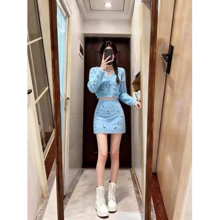 FA52341# 小个子秋冬新款软奶系V领针织套装女高级感显瘦毛衣半身裙两件套  服裝批發女裝批發服飾貨源