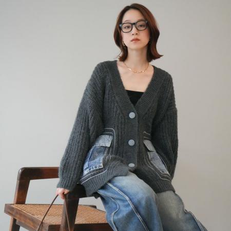 FA52424# 慵懒风V领针织开衫女冬季新款牛仔拼接宽松毛衣外套厚  服裝批發女裝批發服飾貨源