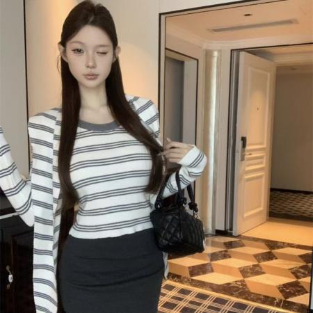 FA52472# 复古撞色条纹圆领长袖针织衫女秋季气质显瘦休闲上衣