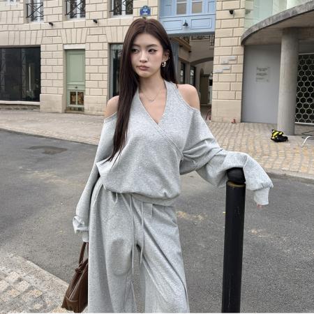 秋冬新款露肩挂脖卫衣休闲露背上衣阔腿裤两件套装潮女