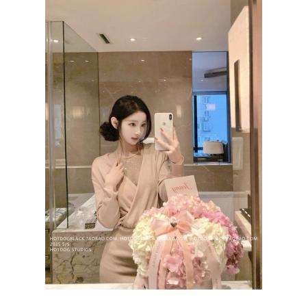热狗很辣首尔恋人亮片挂脖设计感针织包臀连衣裙短裙