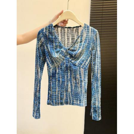 FA52547# 新款T恤法式高级感V领褶皱扎染薄款设计修身显瘦长袖上衣女  服裝批發女裝批發服飾貨源