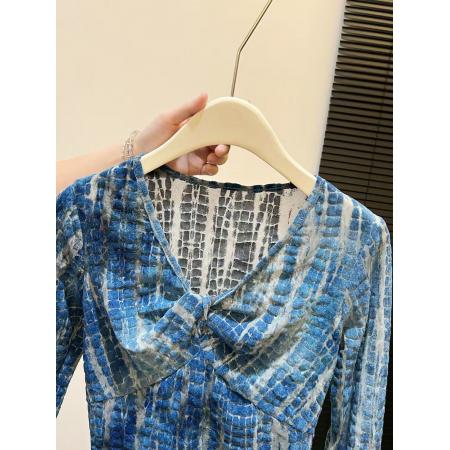 FA52547# 新款T恤法式高级感V领褶皱扎染薄款设计修身显瘦长袖上衣女  服裝批發女裝批發服飾貨源