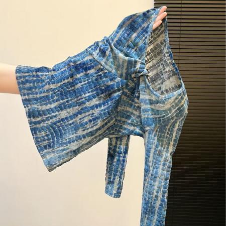 FA52547# 新款T恤法式高级感V领褶皱扎染薄款设计修身显瘦长袖上衣女  服裝批發女裝批發服飾貨源