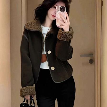 FA52672# 新款上新女装咖色翻领皮毛一体加绒加厚短款羊羔毛外套女冬季  服裝批發女裝批發服飾貨源