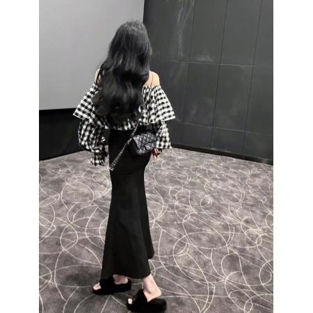 FA52773# 早秋套装新款洋气小香风格子一字肩上衣+百搭鱼尾裙子两件套  服裝批發女裝批發服飾貨源