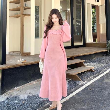 FA52799# 氛围感花朵针织吊带连衣裙秋冬新款气质中长款毛衣外套两件套  服裝批發女裝批發服飾貨源