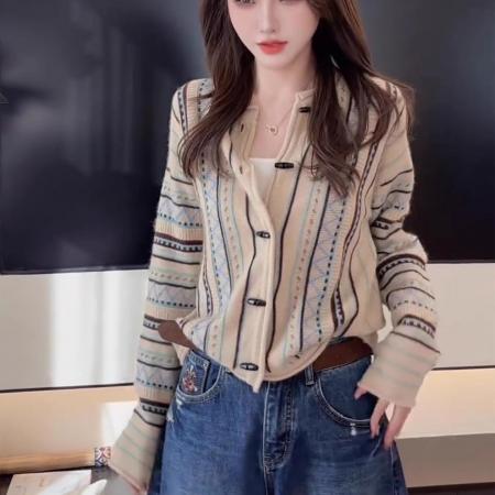 FA52821# 独特超好看牛角扣提花毛衣外套女秋冬穿搭高级感长袖针织开衫上衣  服裝批發女裝批發服飾貨源