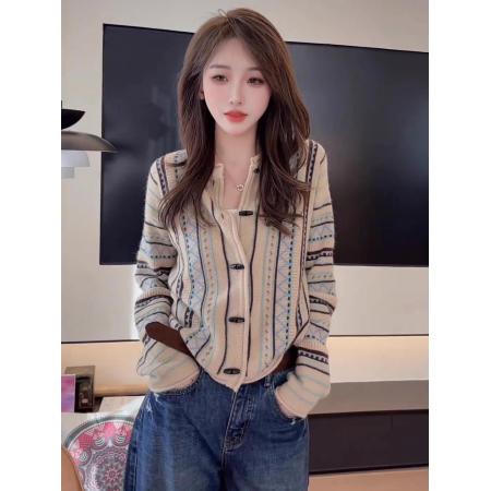 FA52821# 独特超好看牛角扣提花毛衣外套女秋冬穿搭高级感长袖针织开衫上衣  服裝批發女裝批發服飾貨源