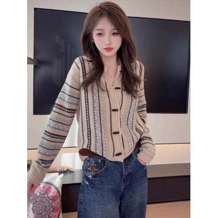 FA52821# 独特超好看牛角扣提花毛衣外套女秋冬穿搭高级感长袖针织开衫上衣  服裝批發女裝批發服飾貨源