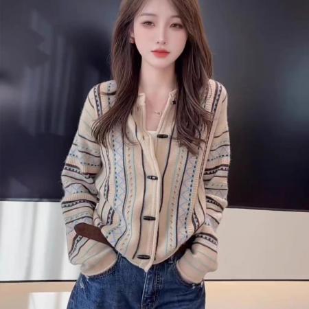 FA52821# 独特超好看牛角扣提花毛衣外套女秋冬穿搭高级感长袖针织开衫上衣  服裝批發女裝批發服飾貨源