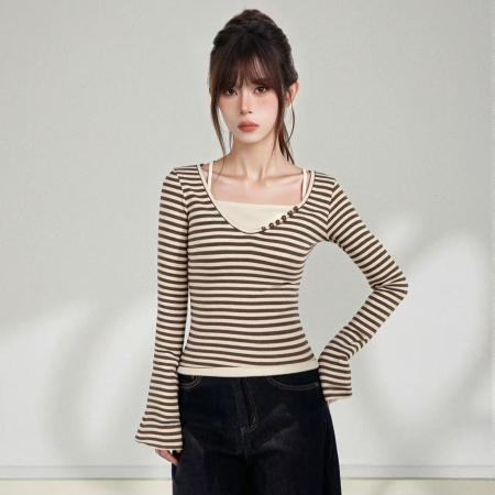 FA52855# 咖色假两件u领条纹长袖t恤女早秋季新款修身内搭打底短款上衣  服裝批發女裝批發服飾貨源