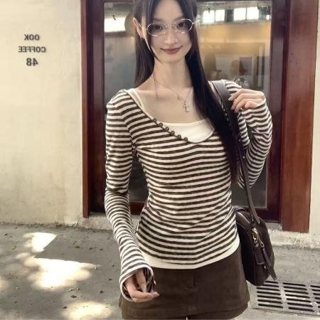 FA52855# 咖色假两件u领条纹长袖t恤女早秋季新款修身内搭打底短款上衣  服裝批發女裝批發服飾貨源