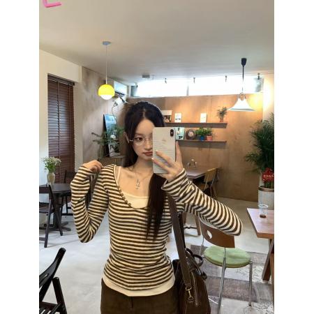 FA52855# 咖色假两件u领条纹长袖t恤女早秋季新款修身内搭打底短款上衣  服裝批發女裝批發服飾貨源