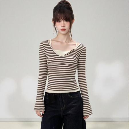 FA52855# 咖色假两件u领条纹长袖t恤女早秋季新款修身内搭打底短款上衣  服裝批發女裝批發服飾貨源