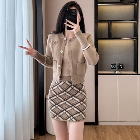 FA52897# 套装女秋季新款美拉德短款修身针织开衫吊带背心高腰格纹半裙  服裝批發女裝批發服飾貨源