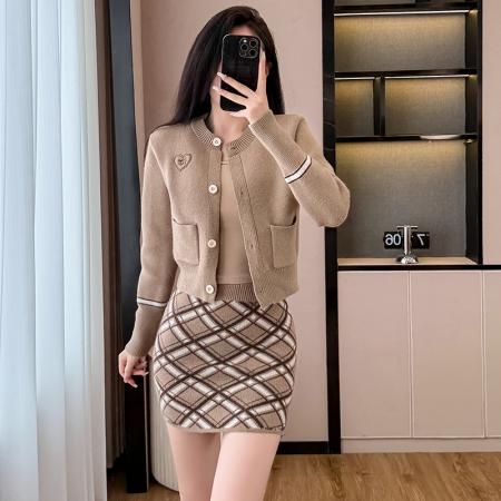 FA52897# 套装女秋季新款美拉德短款修身针织开衫吊带背心高腰格纹半裙  服裝批發女裝批發服飾貨源