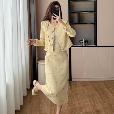 FA52898# 秋季两件套法式气质感小众设计师蝴蝶结珠片重工小香风套装  服裝批發女裝批發服飾貨源