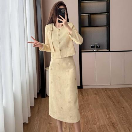 FA52898# 秋季两件套法式气质感小众设计师蝴蝶结珠片重工小香风套装  服裝批發女裝批發服飾貨源