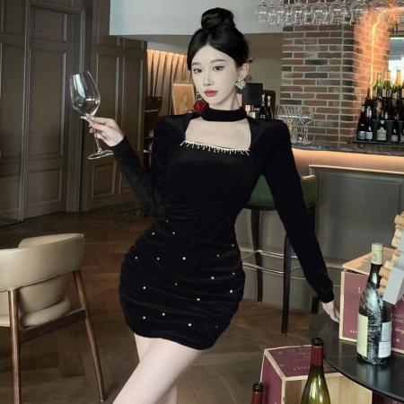 FA52975# 修身显瘦气质百搭收褶方领高级感丝绒百搭包臀钉钻连衣裙  服裝批發女裝批發服飾貨源